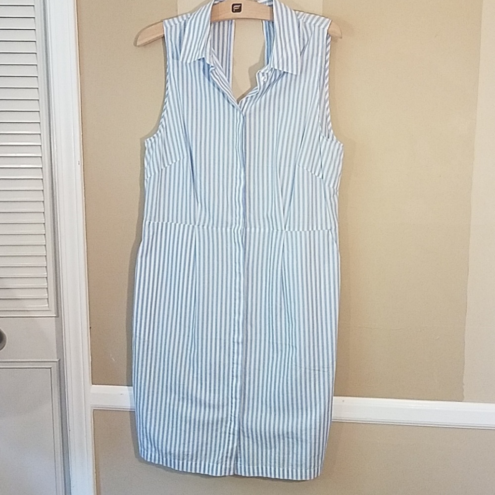 H&m blue and white vertical stripe button down - Picture 2 of 8